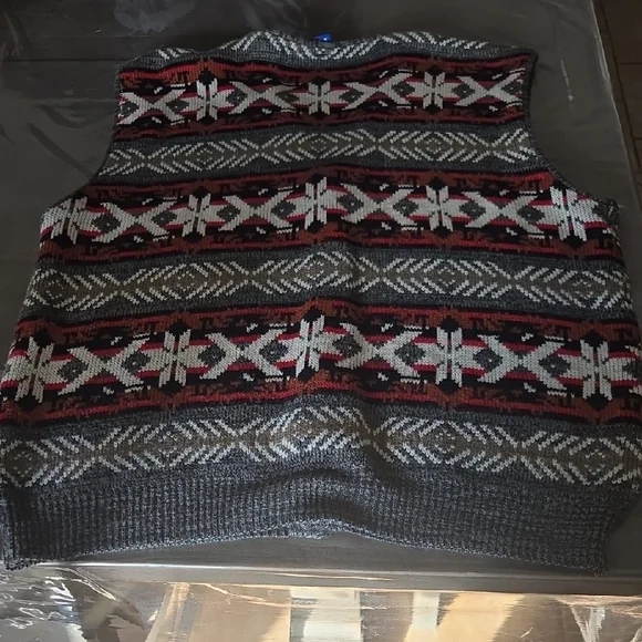 Geometric Knit Button-Up Vest - Picture 6 of 6